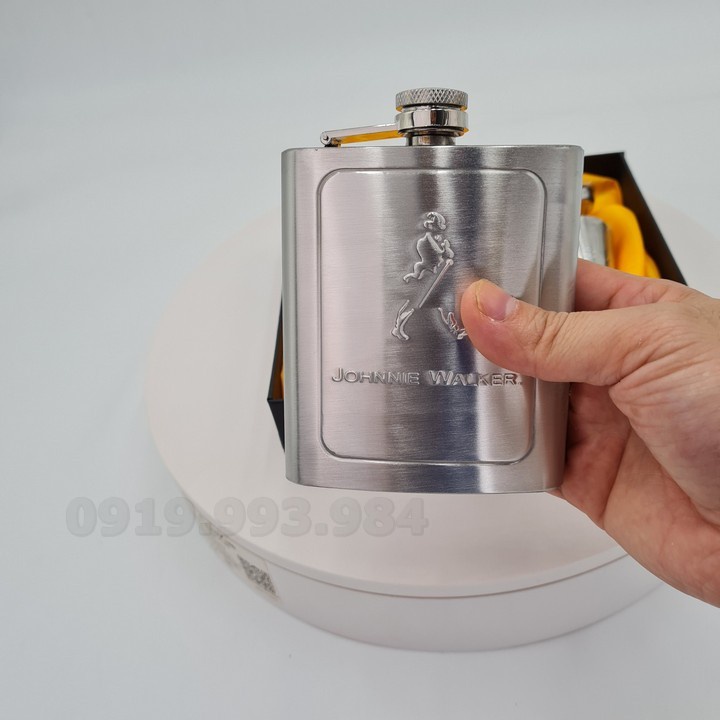 Bình đựng rươu inox Johnnie Walker 200ml logo nổi