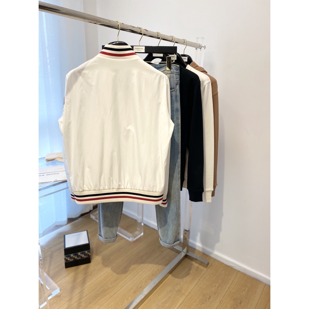 Áo khoác bomber nam thời trang Moncler kiểu dáng, màu sắc trẻ trung