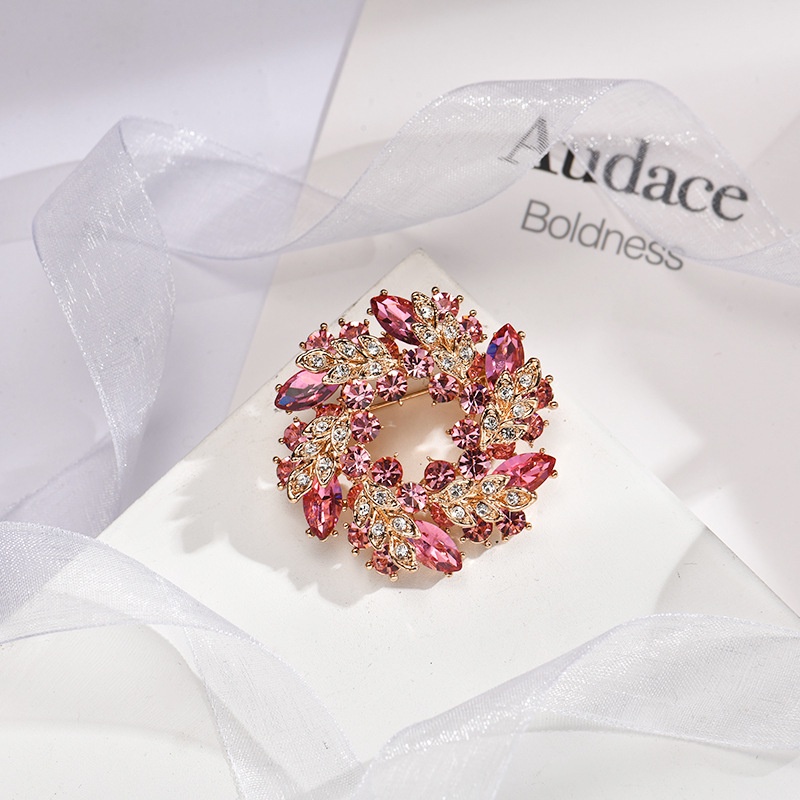 Ghim Cài Áo Hình Vòng Hoa Đính Đá Pha Lê Sáng Tạo Thanh Lịch Sang Trọng Cho Nữ