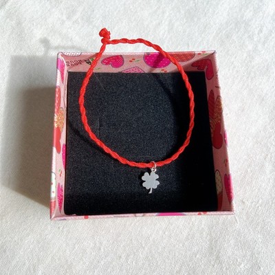 Lắc tay TLEE chỉ đỏ mix charm cỏ bốn lá bạc 925 may mắn TLEE JEWELRY LT0125