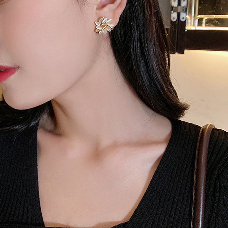 Khuyên Tai Mặt Hoa Xoắn Đính Đá Opal YR