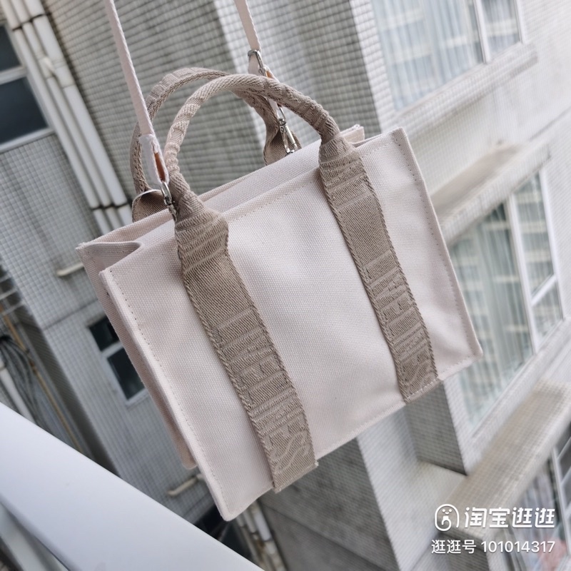 TÚI XÁCH ZARA MINI VẢI DÙ IN CHỮ MÀU TRẮNG KEM