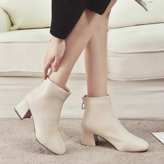 BỐT NỮ HÀN QUỐC Boot da gân giữa gót vuông khóa sau 2 màu Móc Tròn và Dây Dài