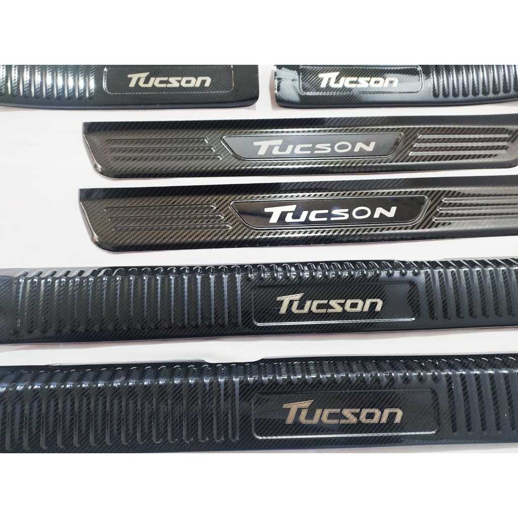 Ốp Bậc Cửa, Nẹp Bước Chân Trong Ngoài Xe Huyndai Tucson 2022-2018 Mẫu Vân Carbon Cao Cấp
