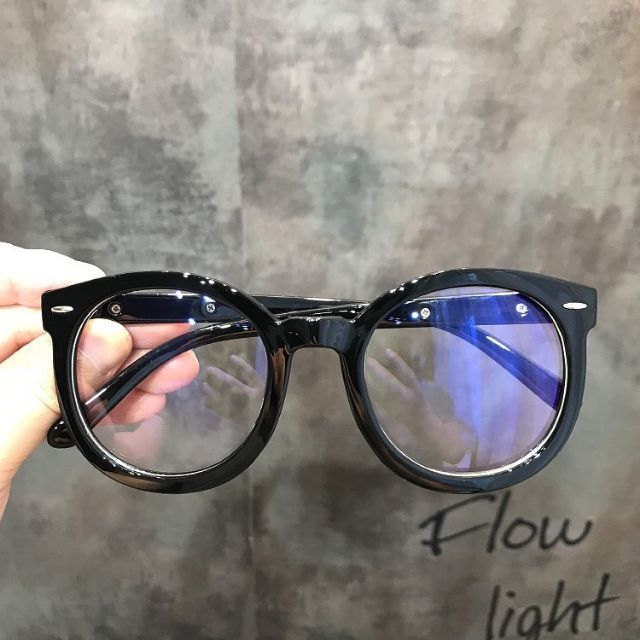 Kính gọng dày phong cách | BigBuy360 - bigbuy360.vn