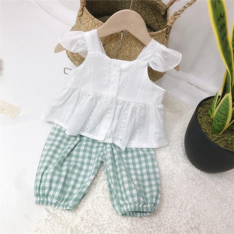 Bộ bé gái mùa hè áo sơ mi đũi trắng mix quần kẻ xanh cho bé