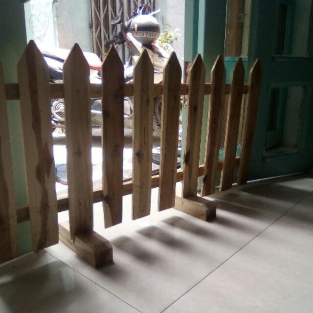 làm hàng rào bằng gỗ pallet