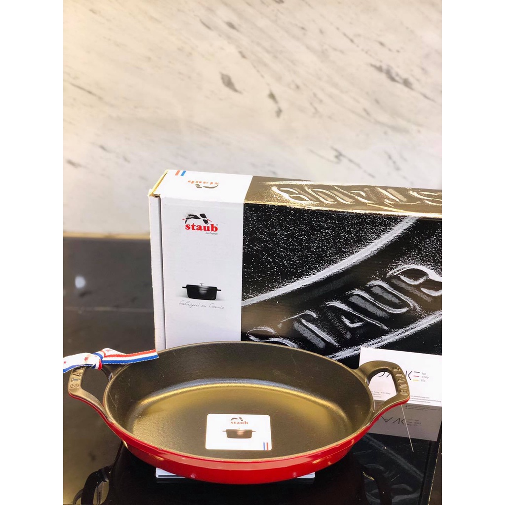 CHẢO GANG STAUB- OVAL ĐỎ DÀI 24CM