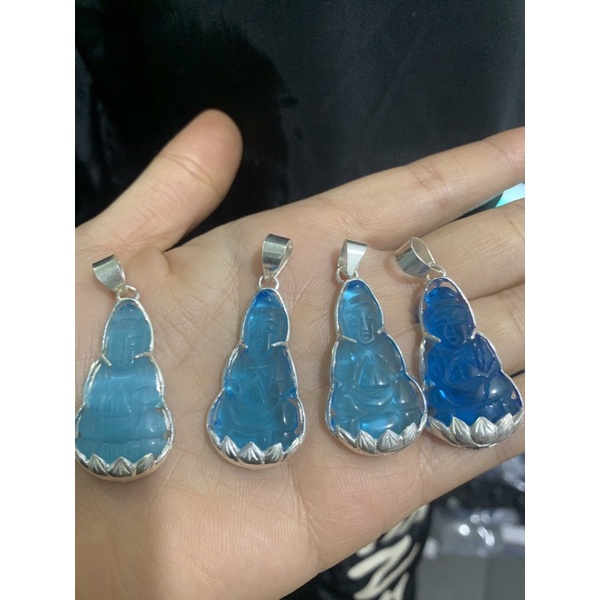 Mặt dây chuyền Phật bà cao 4cm cả móc đá nhân tạo xanh dương đậm nhạt bạc ta NGỌC MẬU