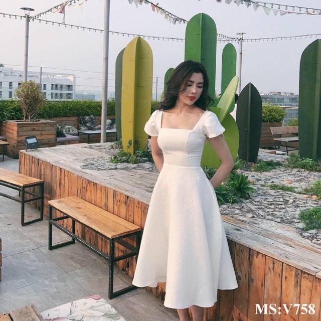Váy thiết kế dáng xoè