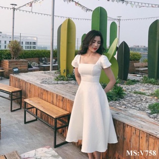 Váy thiết kế dáng xoè