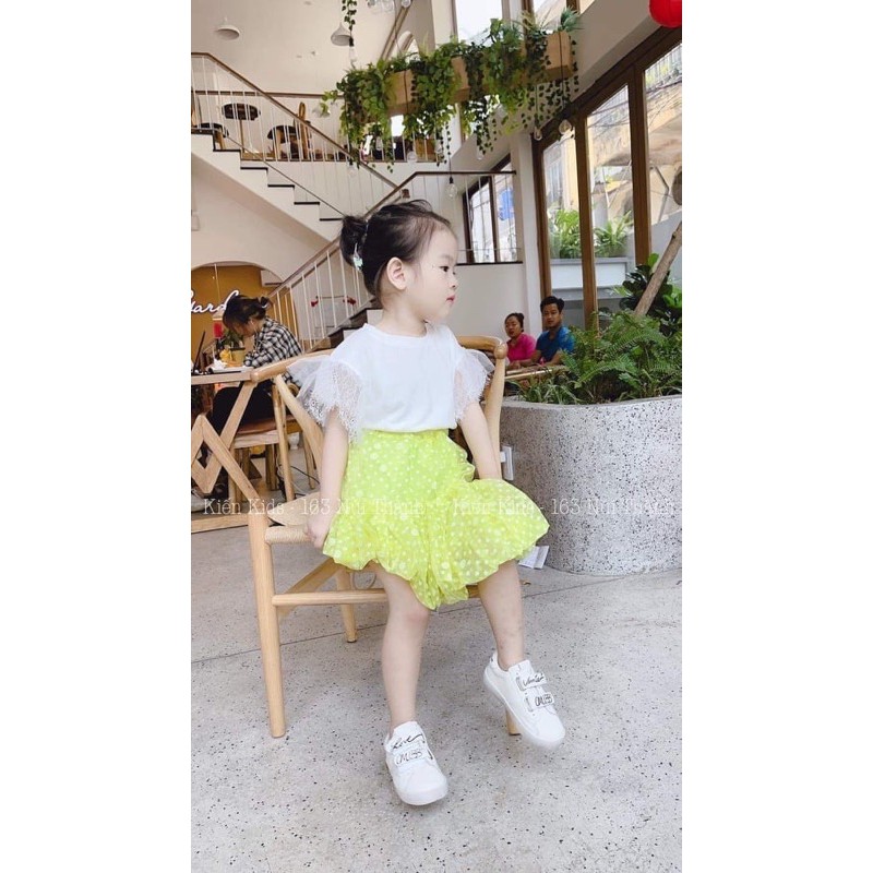 Áo thun trắng cho bé