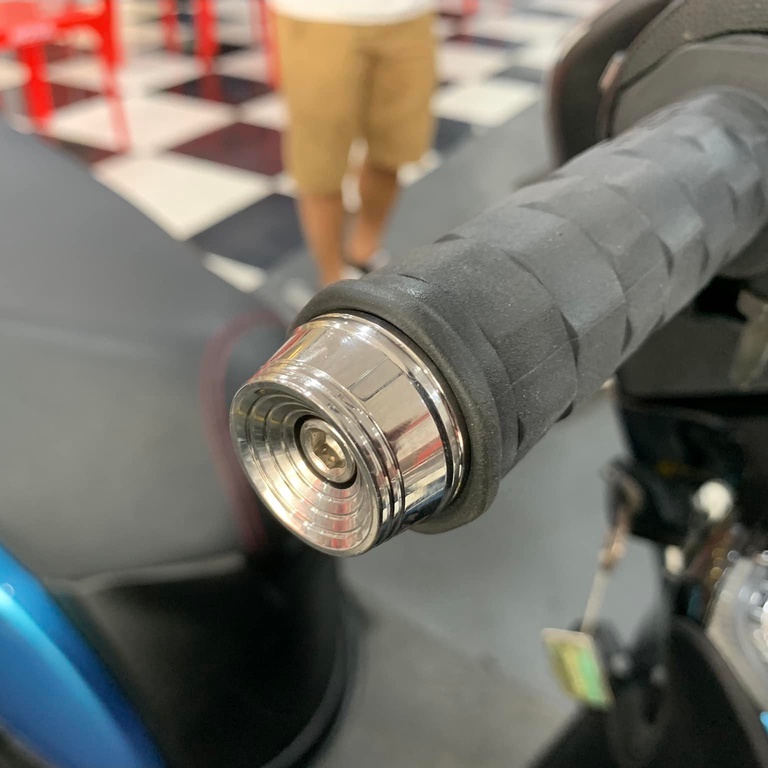 Gù inox Salaya lõm gắn được các xe. Inox rất sáng đẹp, không bị phai màu theo thời gian