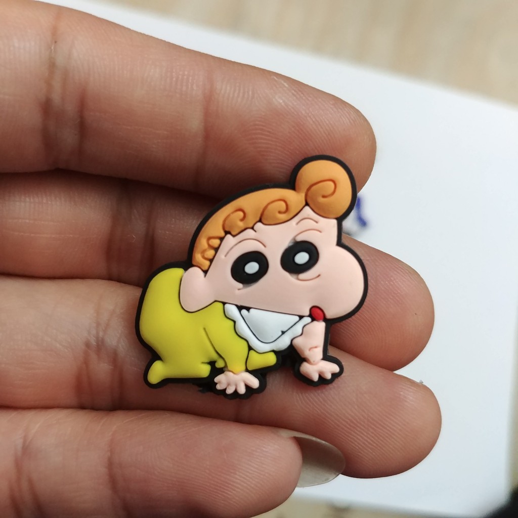 Jiibitz Sticker gắn dép Cros hình Gia Đình Shin Cậu Bé Bút Chì