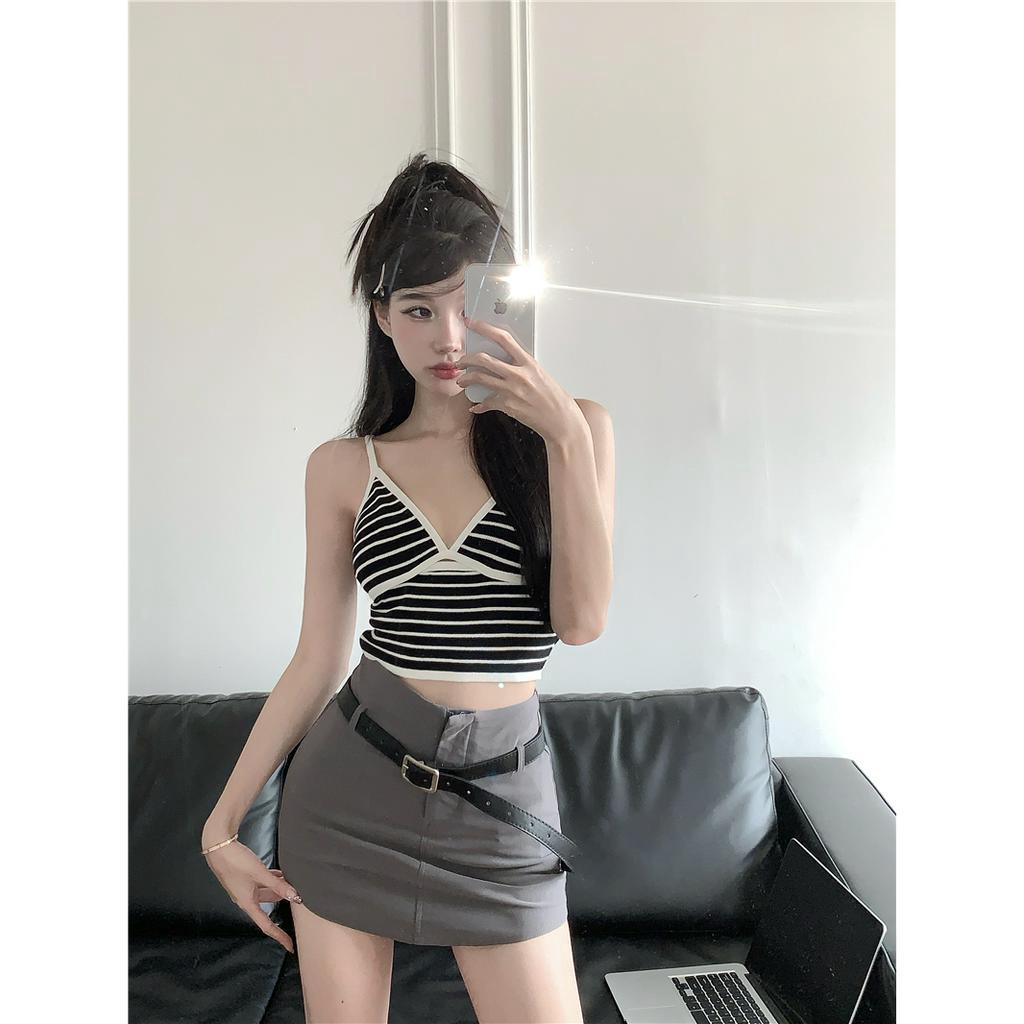 Đầm Hai Dây Cổ Chữ V Sâu Họa Tiết Kẻ Sọc Trắng Đen Thời Trang Mùa Hè Phong Cách Hong Kong Cho Nữ