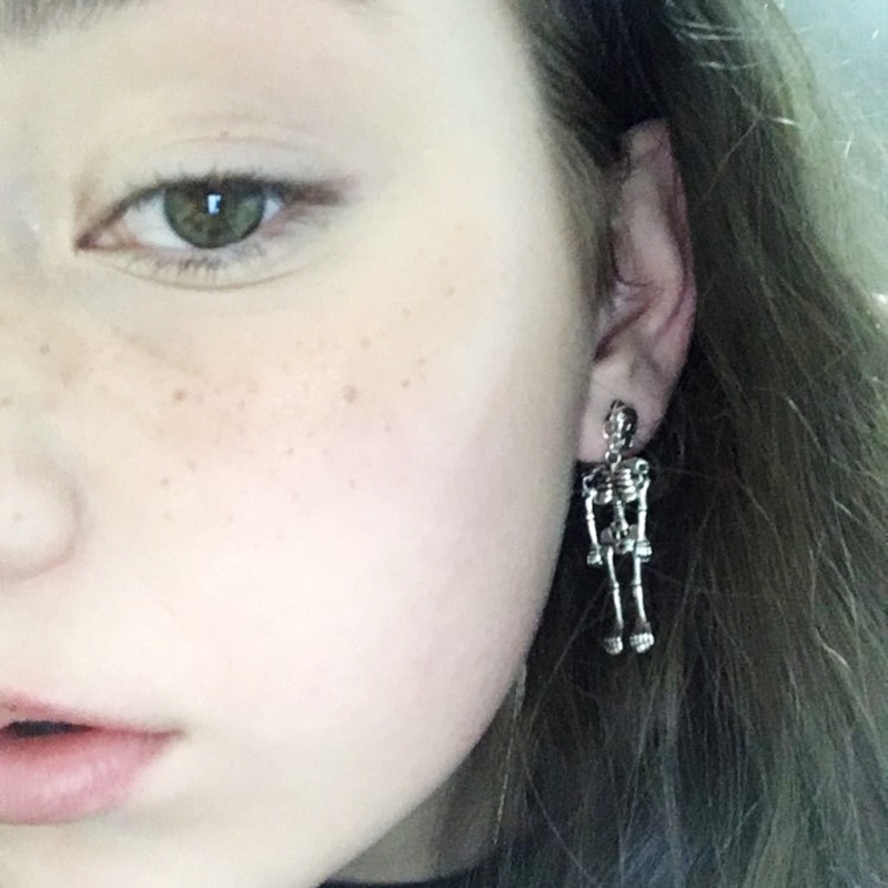 Khuyên Tai Hình Đầu Lâu Độc Đáo Thời Trang Cho Nữ