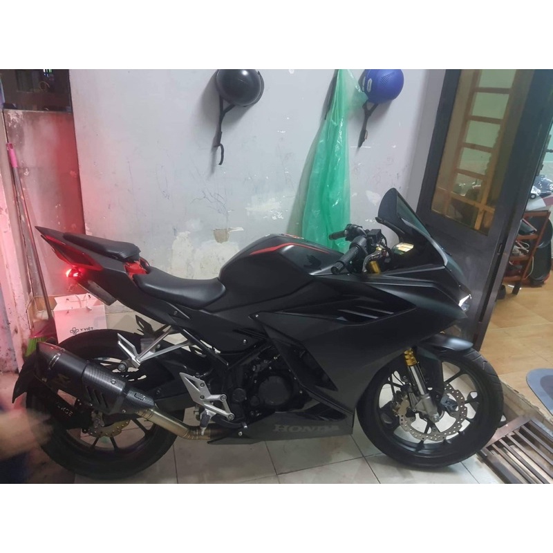 Ốp đầu kiểu Honda CBR250rr độ cho Honda CBR150R 2021 2022 chuân chỉ,lắp đặt như zin. chất liệu Composite sơn hoàn thiện.