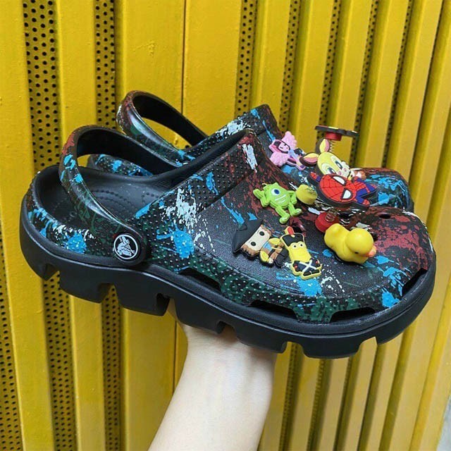 Dép cross giới tính vảy sơn hoạ tiết sao đêm  đế răng cưa lượn sóng sục cross bít đầu hotrend HM772