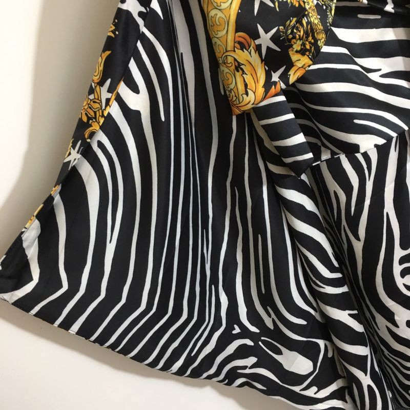 set trang phục áo phông ngắn tay+chân váy dài versace