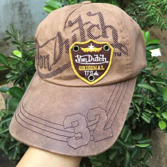 Mũ hiệu Von Dutch xịn sò.