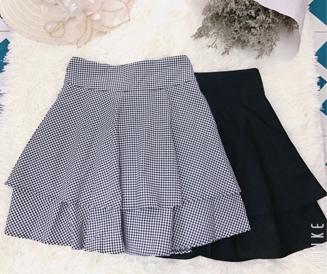 Chân váy 2 tầng có quần bên trong 2 màu đen và kẻ thời trang | BigBuy360 - bigbuy360.vn
