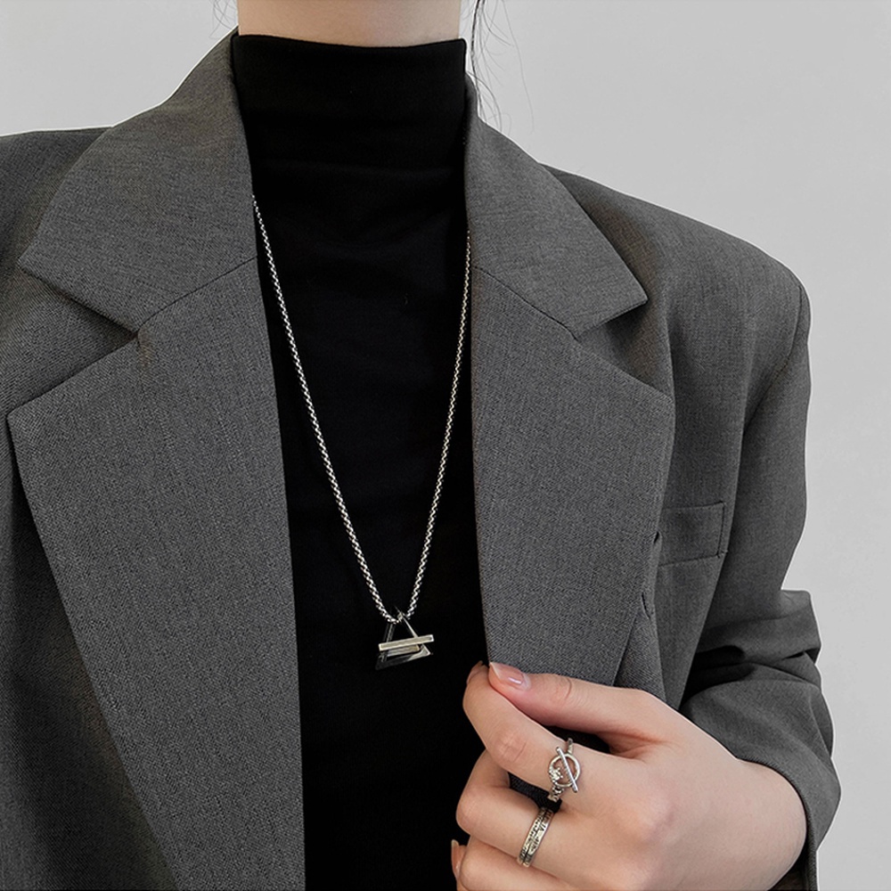 Vòng Cổ Nam Nữ Bằng Thép Titan Phối Mặt Tam Giác Đơn Giản Cá Tính Phong Cách Hip Hop