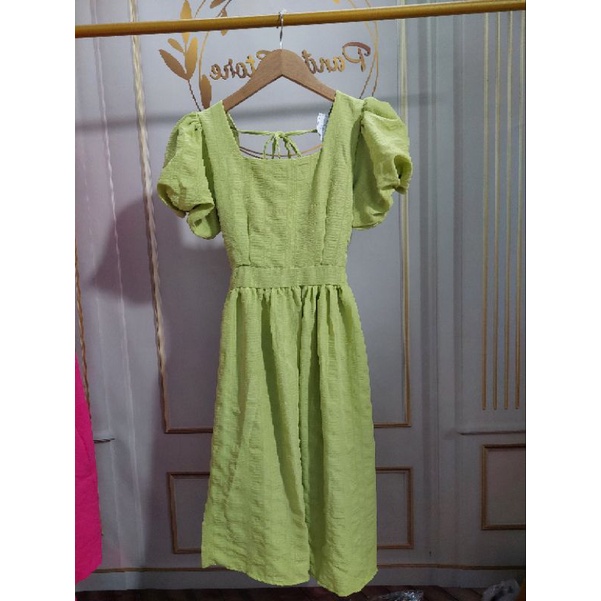 Váy tay bồng cổ vuông  S 40_47kg