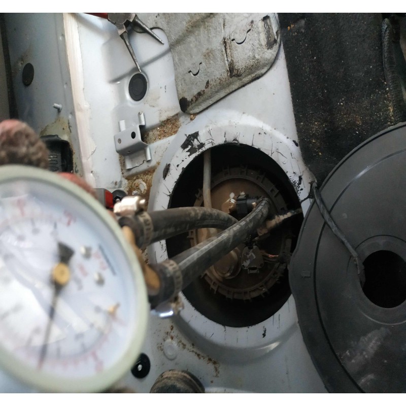 Đồng hồ đo áp xăng có đầu cút nối nhanh tháo đơn giản Thái Lai