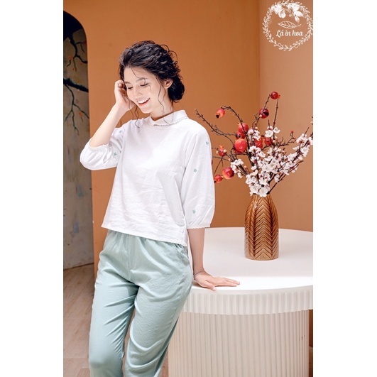 Áo trắng thêu tay linen phối ren cổ sơmi LÁ IN HOA