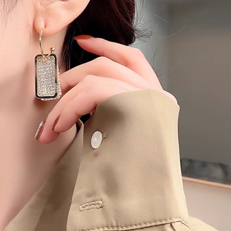 Bông Tai Mạ Bạc 925 Hình Giọt Nước Đính Kim Cương Giả Phong Cách Thanh Lịch