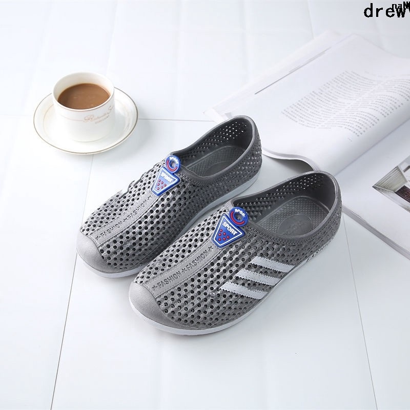 Giày sandal nam thoáng hơi thời trang cá tínhDây nhựa đục lỗ chống thấm nước chuyên dụng | BigBuy360 - bigbuy360.vn