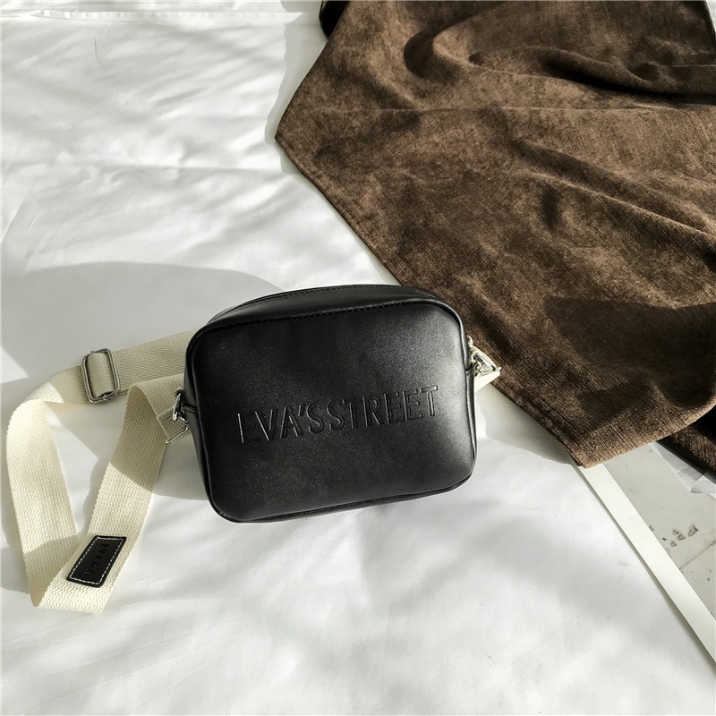 IELGY Túi Đeo Vai Hình Vuông Dập Nổi Họa Tiết Chữ Đơn Giản