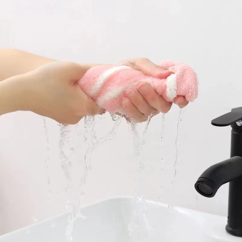 Khăn Lau Tay Vải Nhung San Hô Thấm Hút Tốt Hình Kẹo Mút Dễ Thương