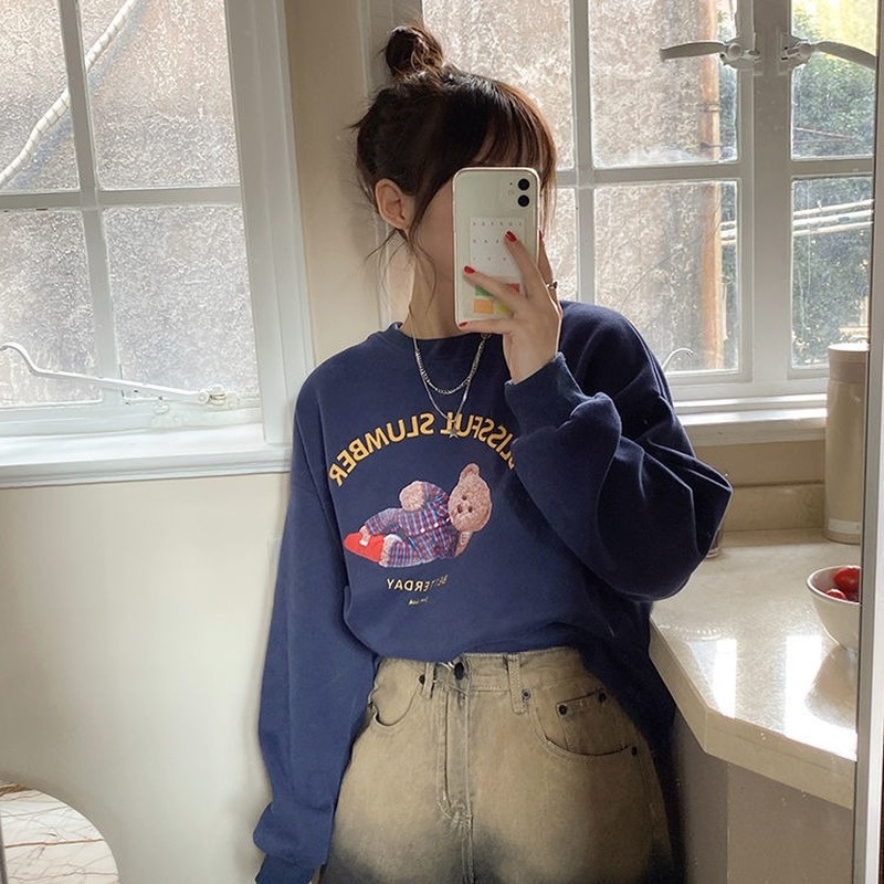 Áo Sweater lót nhung cổ tròn tay dài dáng rộng in hình gấu dễ thương cho nữ