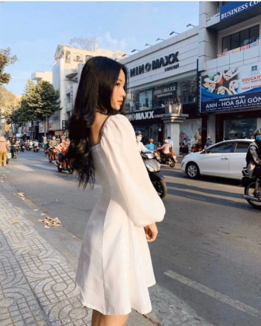 Đầm trắng tay bồng