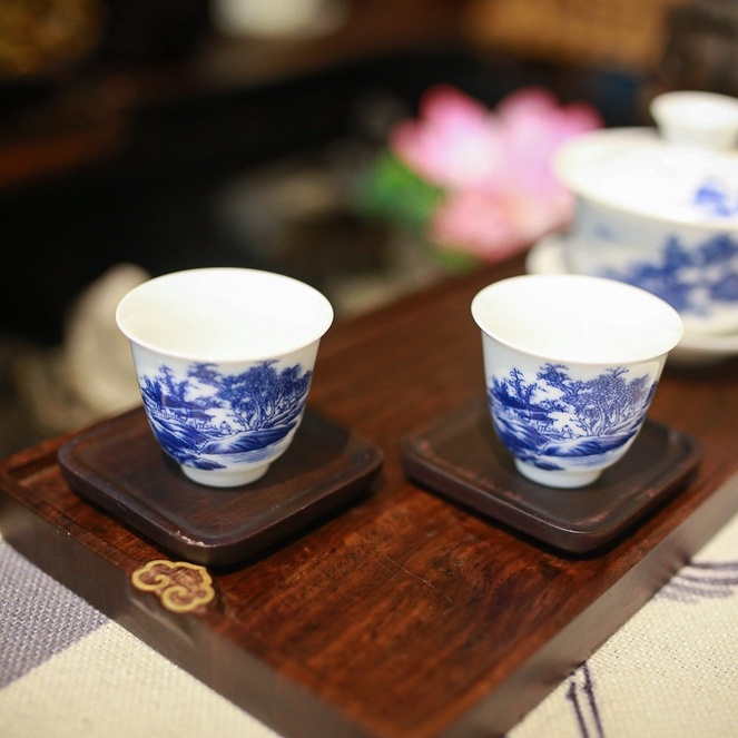 Chén uốn trà men sứ xanh lam, chén quân uống trà đạo, dung tích nhỏ. CDH0011
