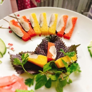 CÁ TRÍCH ÉP TRỨNG + SÒ ĐỎ NHẬT ĂN SASHIMI