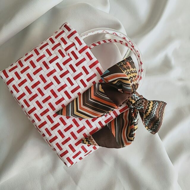 Giỏ đan dây nhựa handmade