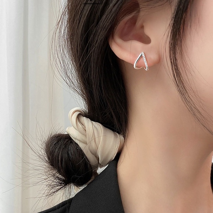 Bông tai bạc ý 925 chữ v đính đá vành tay nữ
