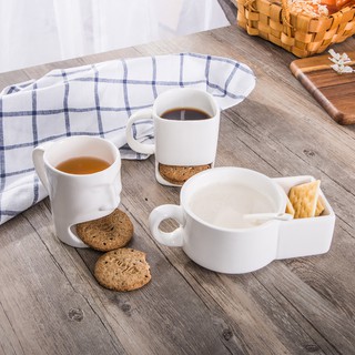 Cốc uống cà phê bằng gốm với thiết kế giữ bánh quy
