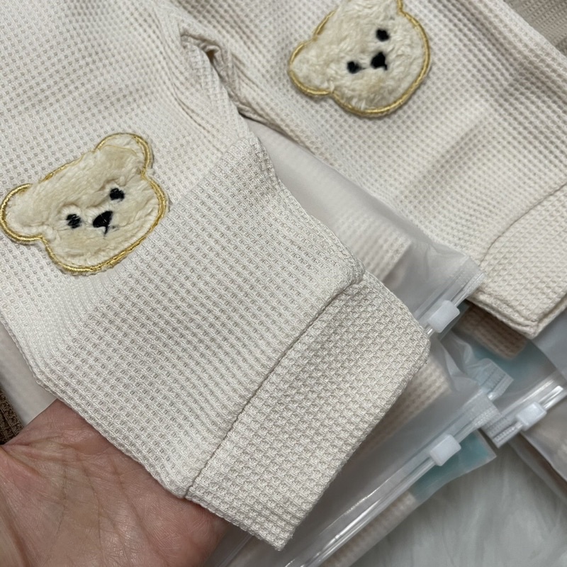 Quần dài cho bé chất liệu cotton tổ ong mềm mại thêu hình gấu dễ thương hàng Quảng Châu cao cấp