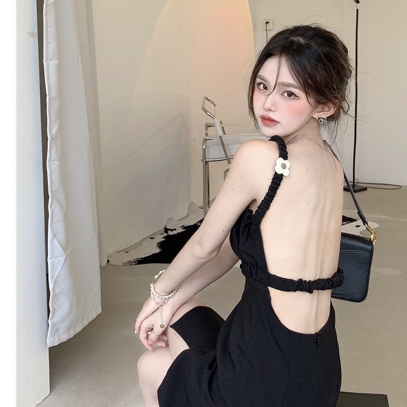 Đầm Hai Dây Cổ Vuông Hở Lưng Màu Đen Quyến Rũ