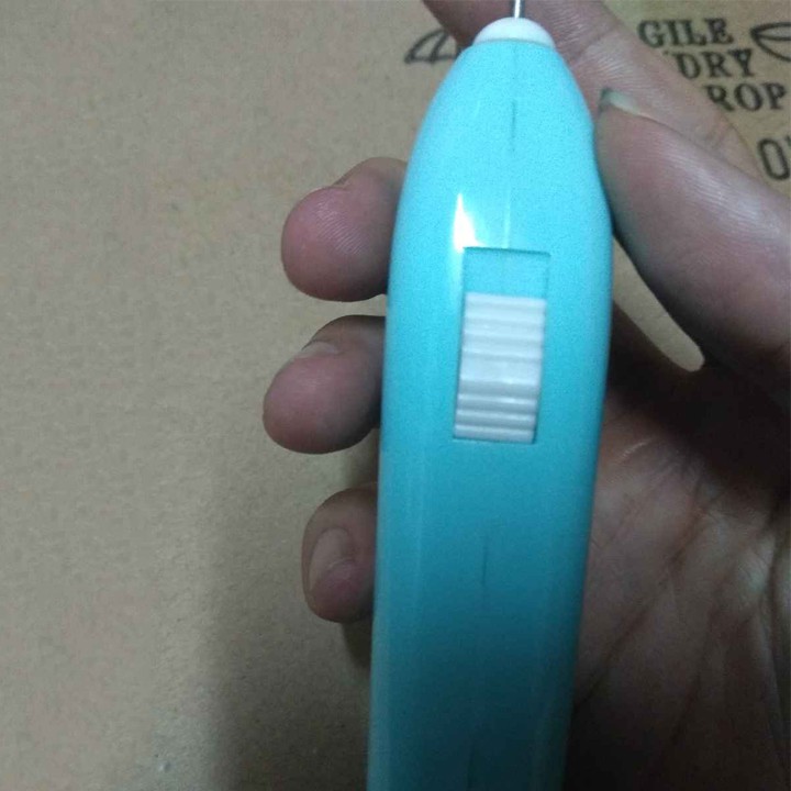 Máy tạo bọt cafe, đánh trứng mini cầm tay dùng pin AA