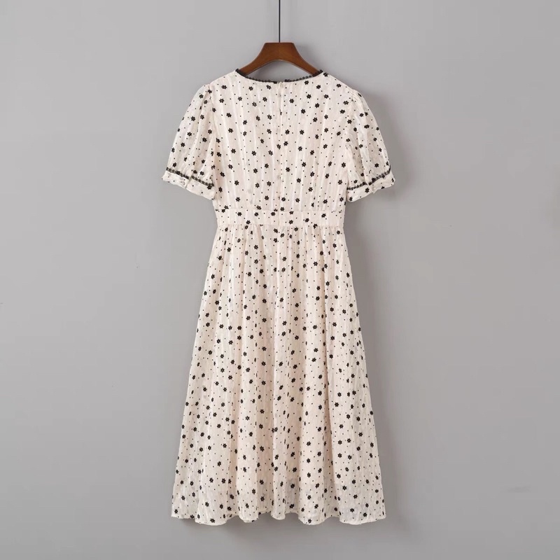 Đầm ren hoa nhí Yiner