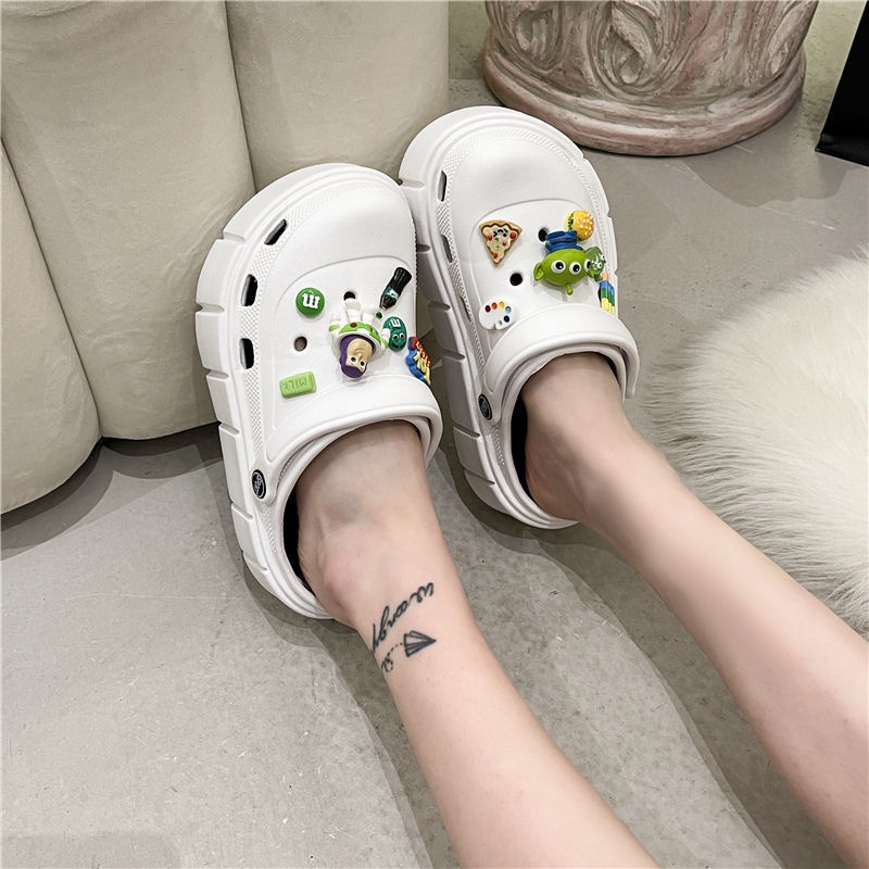 Giày Sandal Đế Dày Tăng Chiều Cao Thiết Kế Đục Lỗ Chống Trượt Thời Trang Mùa Hè Mới Cho Nữ