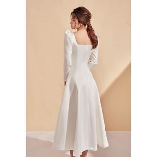 Đầm cưới cổ vuông