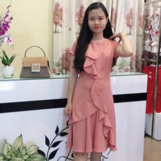 Váy xoè viền bèo ngực