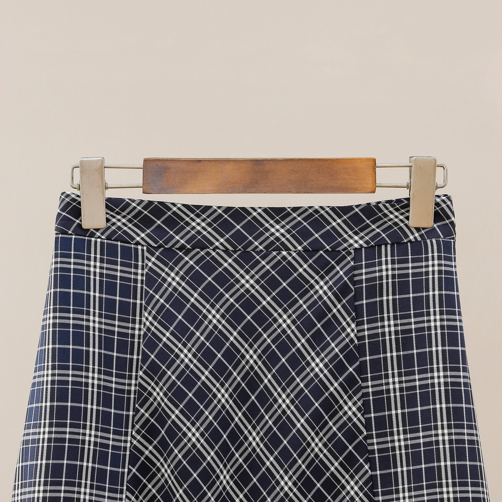 Chân Váy Midi Dáng Xòe Basic MOMOCO Chất Vải Cao Cấp Họa Tiết Kẻ Phong Cách Cá Tính M2503