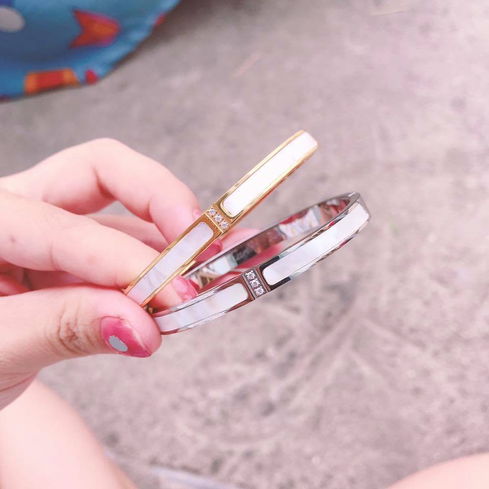 vòng tay titan nạm xà cừ chữ h