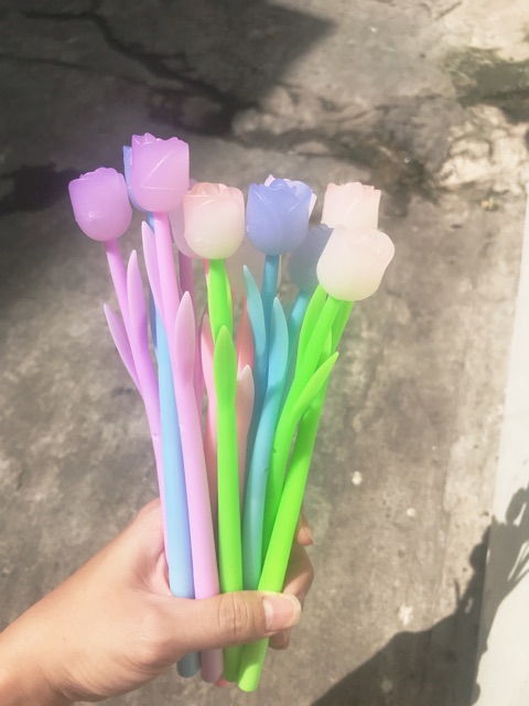 Bút hoa đổi màu mực đen